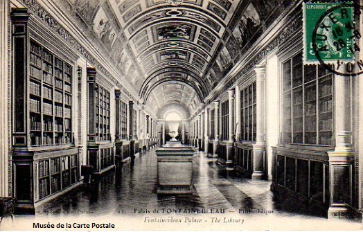 Carte postale représentant la bibliothèque du château de Fontainebleau.