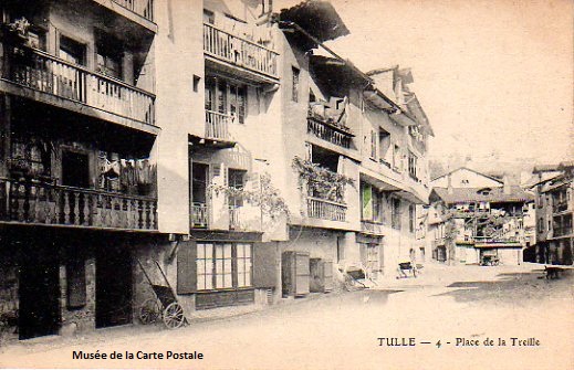 Carte postale ancienne du Limousin, représentant la place de la treille, à Tulle.