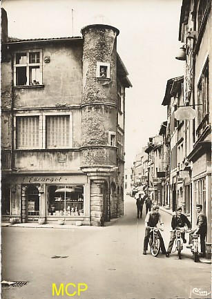 Carte postale du village de Tournus.