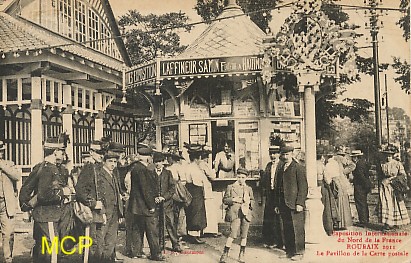 Carte postale montrant l'exposition de cartes postales à Roubaix, en 1911. Cette carte est exposée dans le musée de la carte postale à Antibes.