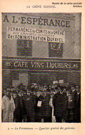 Carte postale ancienne représentant la permanence des grévistes lors de la grève des magasins DUFAYEL.