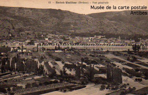 Carte postale illustrée représentant Saint-Vallier.