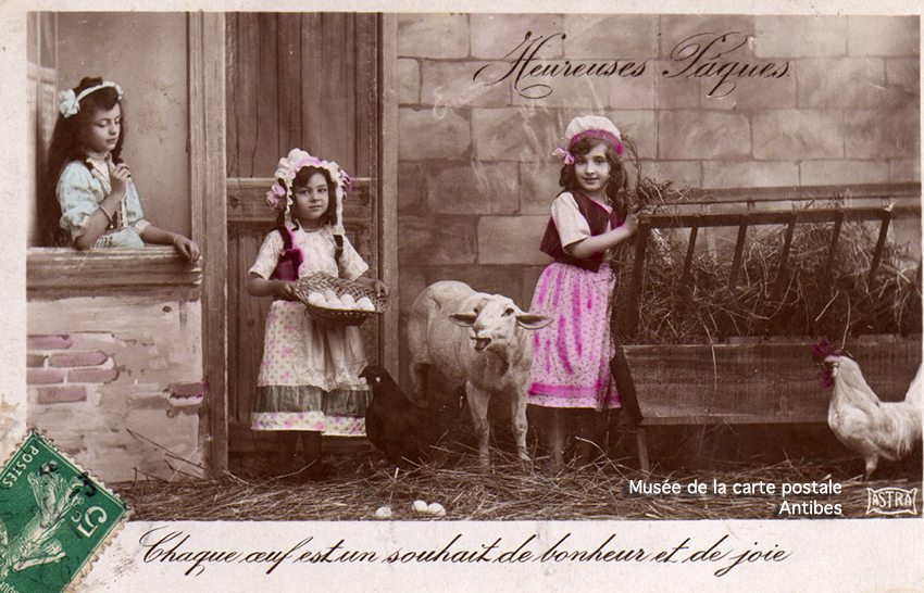 Carte postale enfants et oeufs de Pâques.