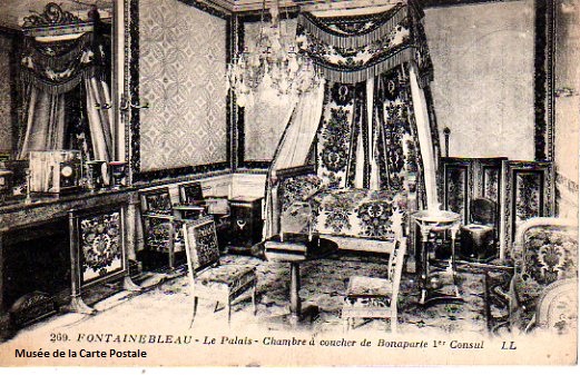 Carte postale représentant le château de Fontainebleau.