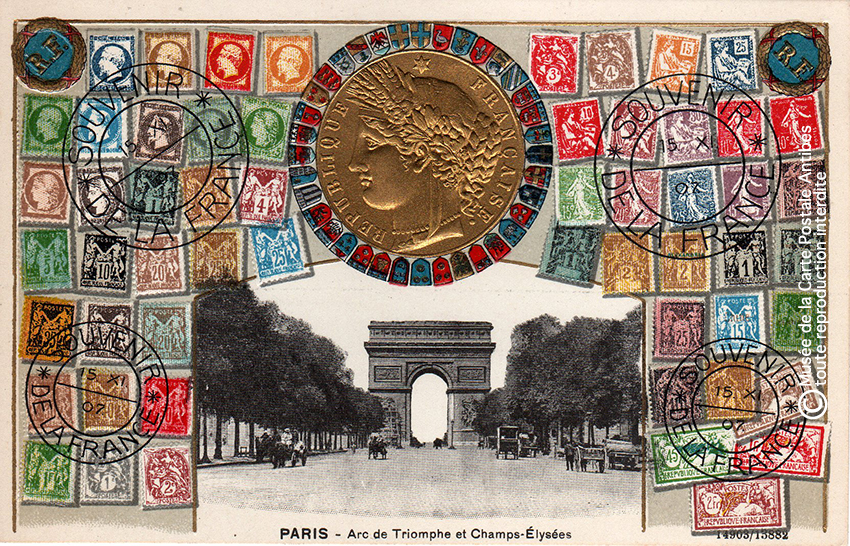 Carte postale représentant l'arc de triomphe des Champs Elysées à Paris, issue de l'exposition temporaire sur les Arcs de triomphe au Musée de la Carte Postale.
