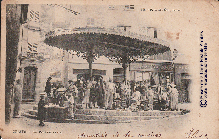 Carte postale ancienne montrant la poissonnerie à Grasse.