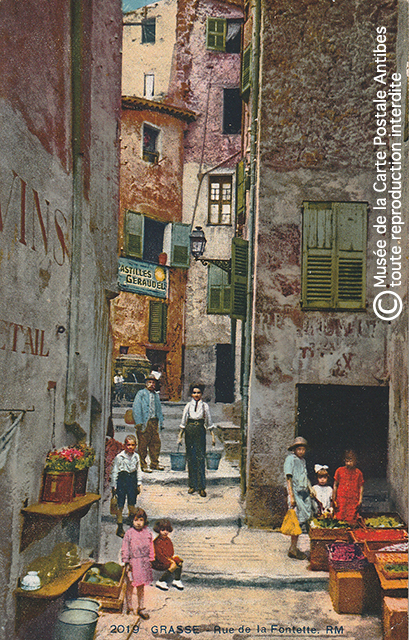 Carte postale ancienne montrant la rue fontette à Grasse.
