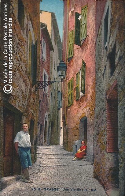 Carte postale ancienne montrant la vieille ruelle à Grasse.
