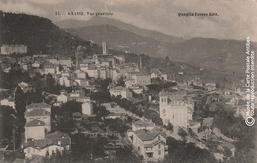 Carte postale ancienne montrant la ville de Grasse.