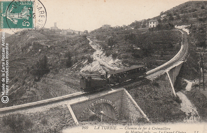 Carte postale ancienne représentant le chemin de fer à crémaillère entre La Turbie et Monte Carlo.