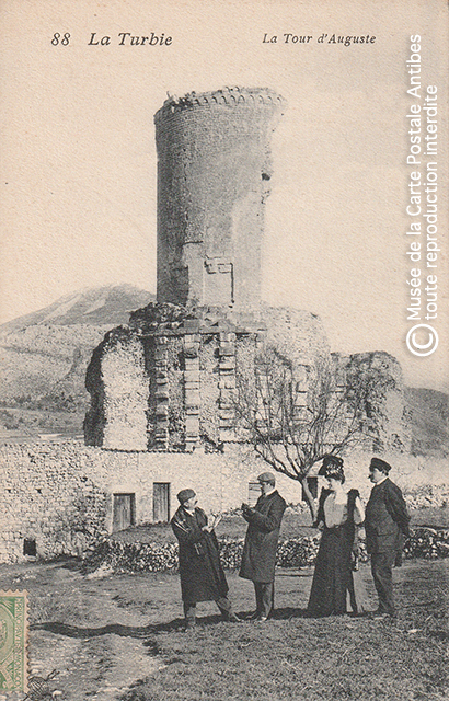 Carte postale ancienne représentant la Tour d'Auguste à La Turbie.