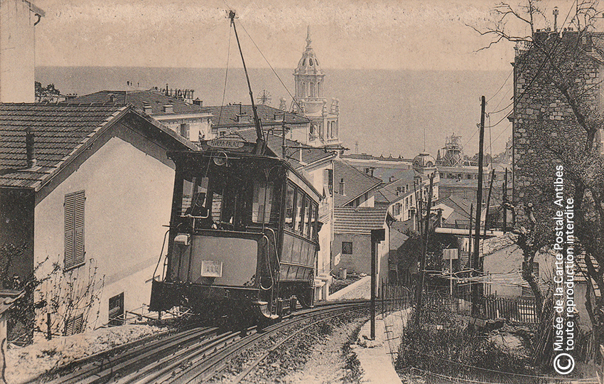 Carte postale ancienne représentant le tramway du Riviera Palace de Monte Carlo.