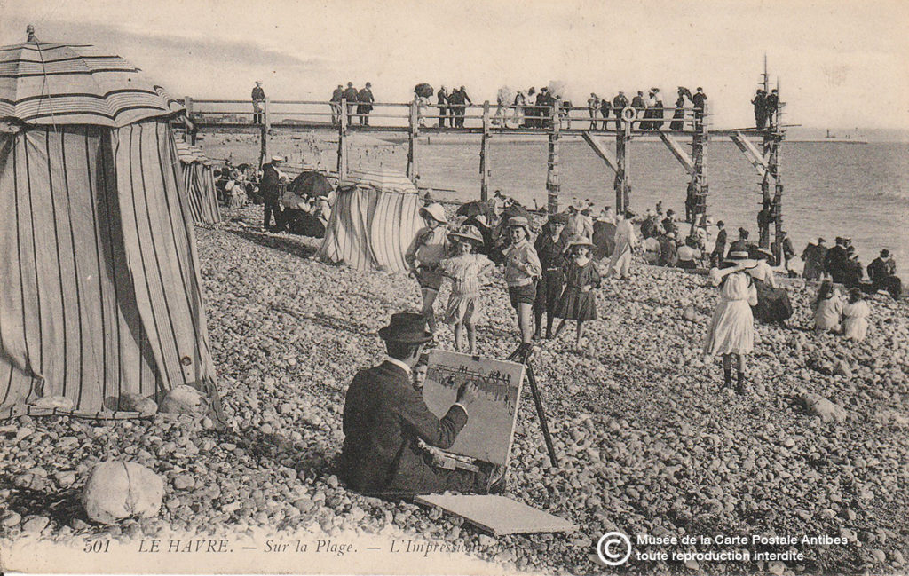 Carte postale ancienne représentant un peintre paysagiste sur la plage au Havre.