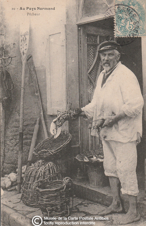 Carte postale photo d'un pêcheur de homards, normand.