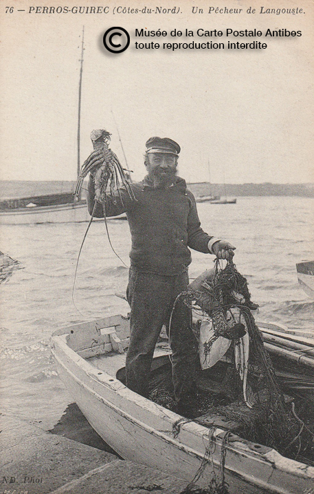 Carte postale photo d'un pêcheur de langoustes.